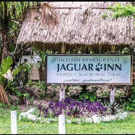 Hotel Jaguar Inn Tikal Exteriör bild