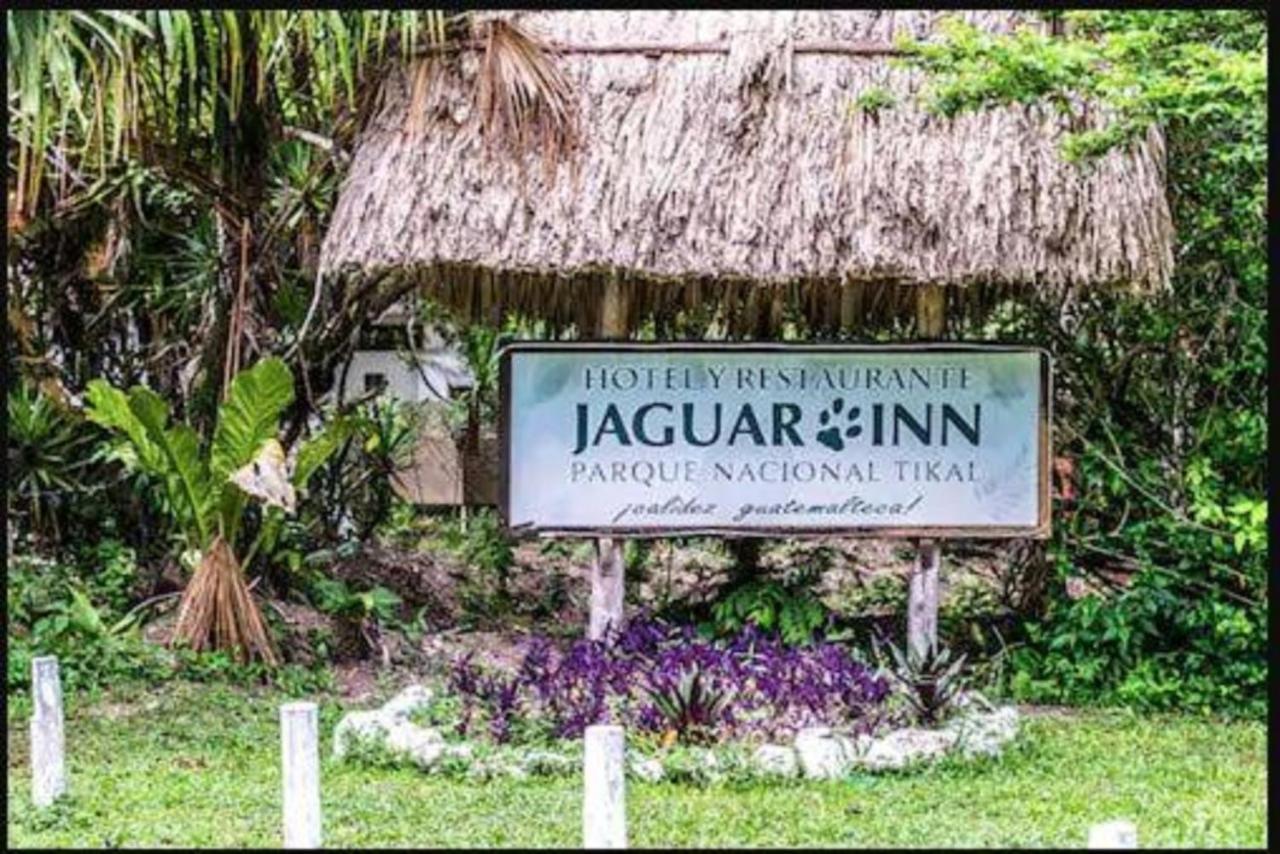 Hotel Jaguar Inn Tikal Exteriör bild