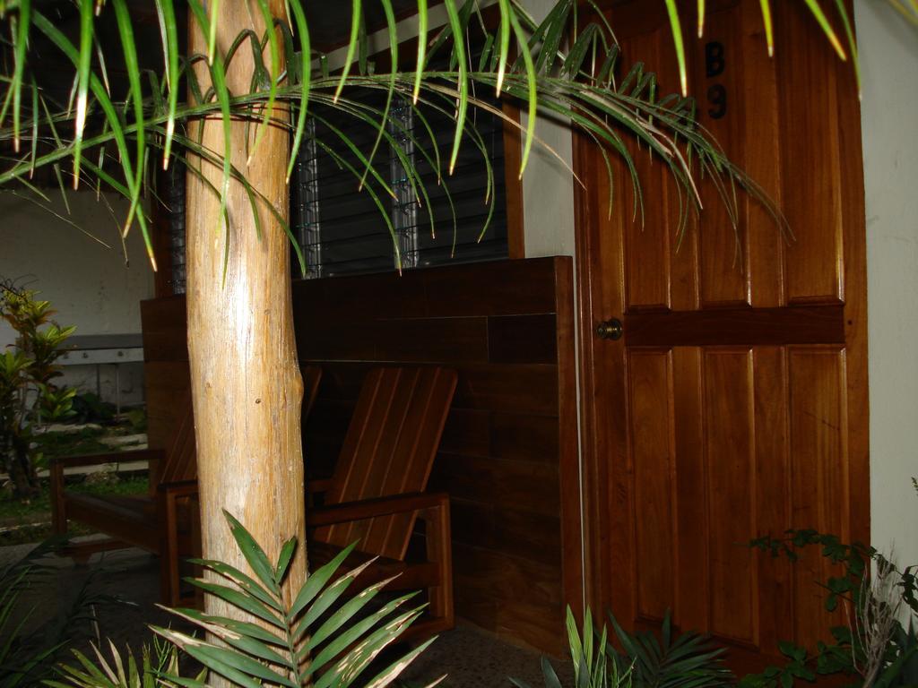 Hotel Jaguar Inn Tikal Exteriör bild