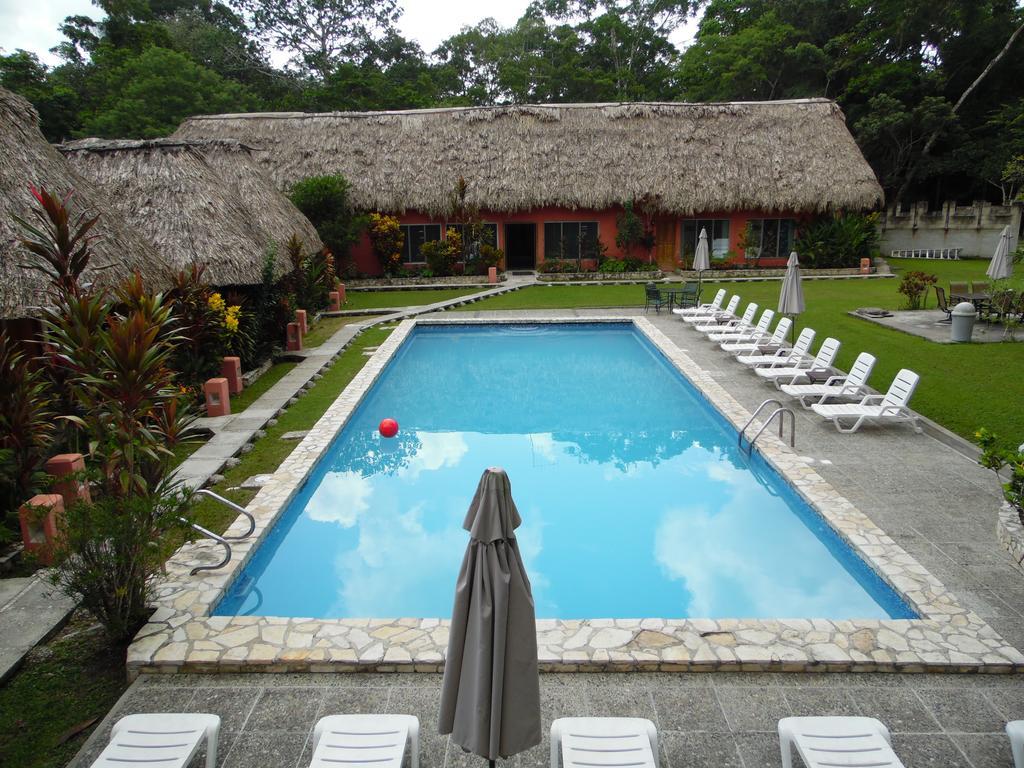 Hotel Jaguar Inn Tikal Exteriör bild