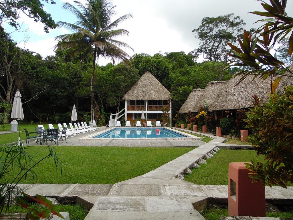 Hotel Jaguar Inn Tikal Exteriör bild