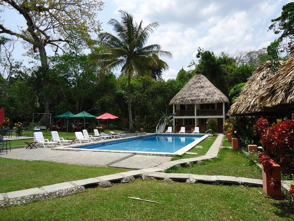 Hotel Jaguar Inn Tikal Exteriör bild