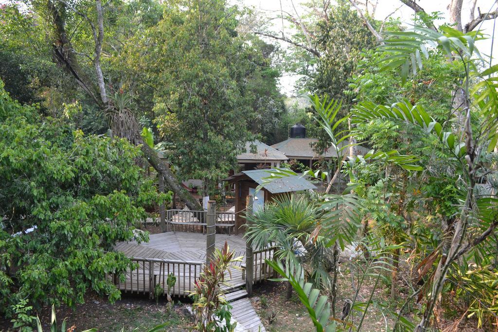 Hotel Jaguar Inn Tikal Exteriör bild