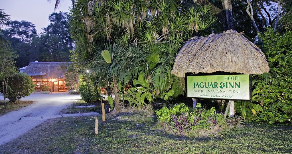 Hotel Jaguar Inn Tikal Exteriör bild