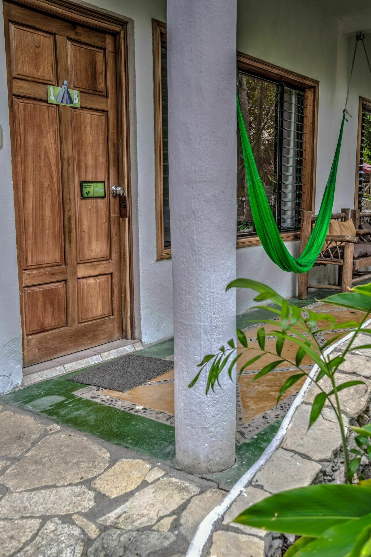 Hotel Jaguar Inn Tikal Exteriör bild